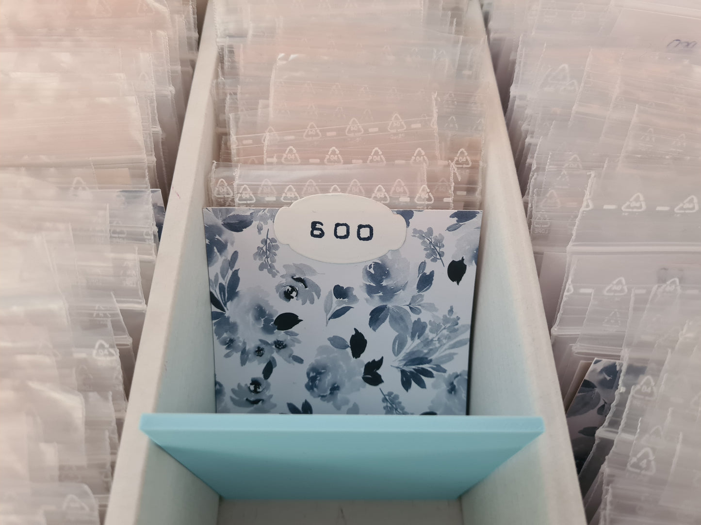 B- Ware - Tütchenstütze für die Aufbewahrungsbox für Restesteinchen - kleine Druckfehler