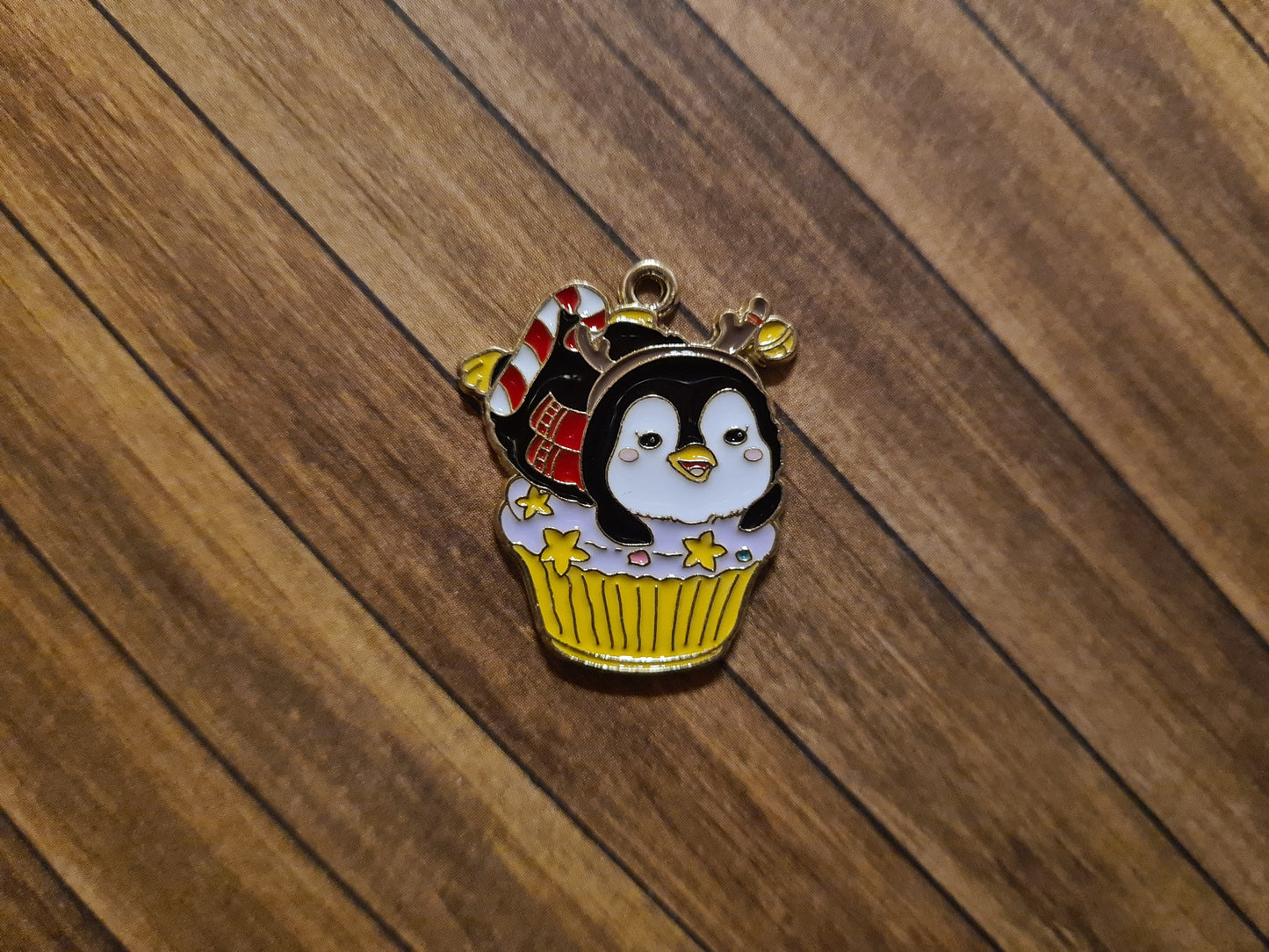 Cover Minder - Pinguin im Cupcake