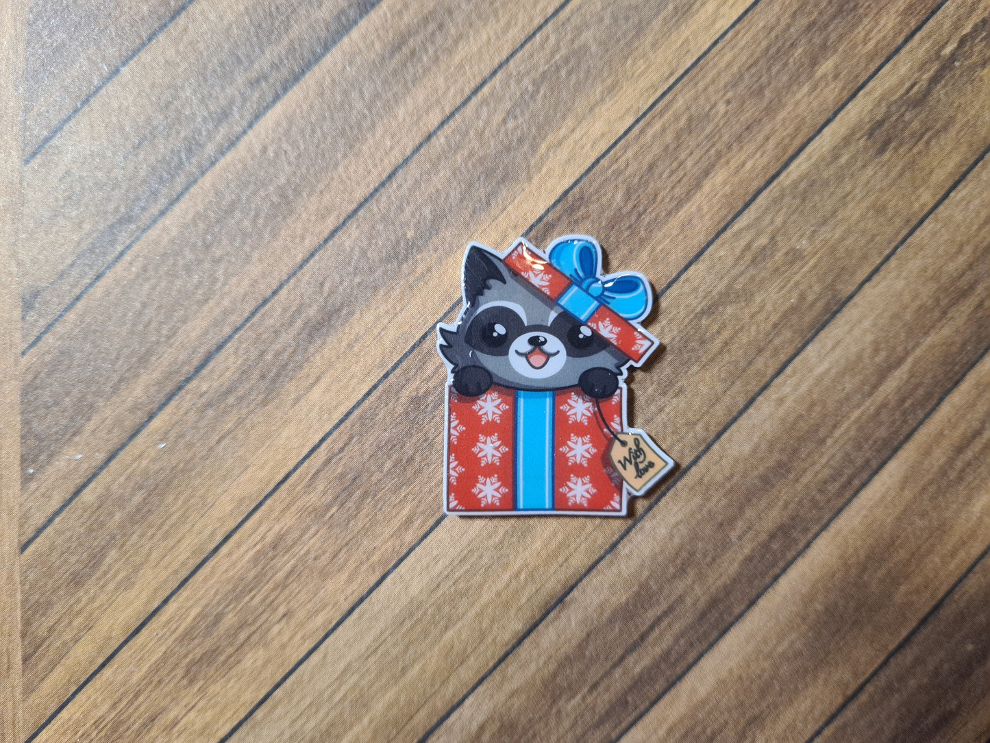 Cover Minder - Waschbär in der Geschenkschachtel